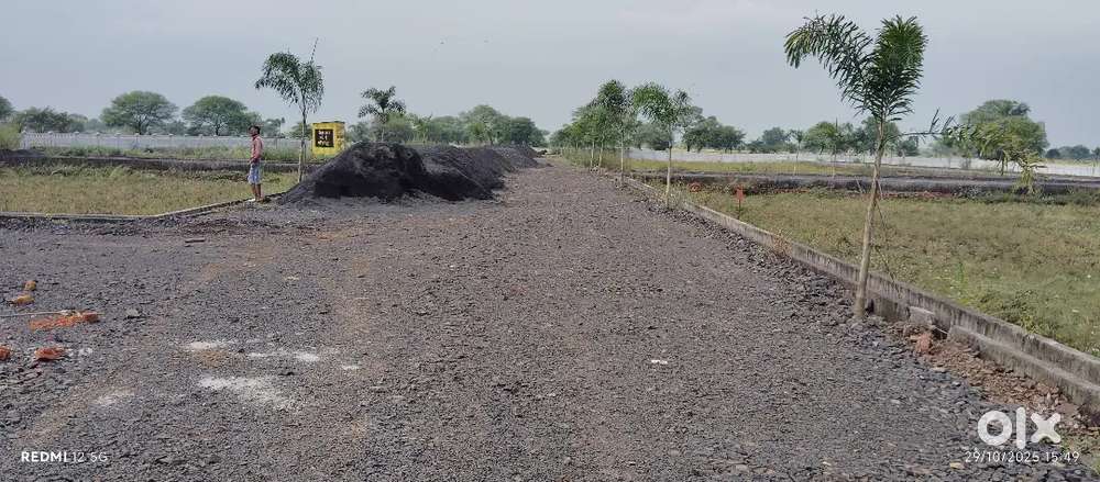 प्लॉट्स  फॉर सेल  ऐट  प्राइम लोकेशन