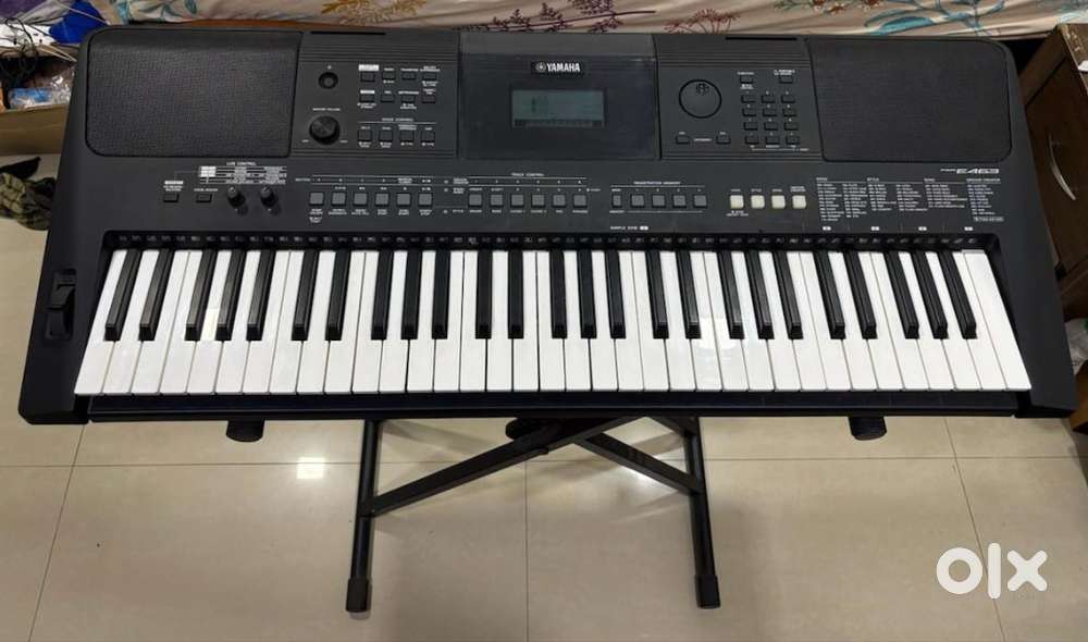 Yamaha PSR-E463 61-Key Portable Keyboard (Black) + Cover + Stand