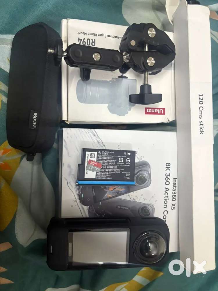 Insta 360 x 5 Brand new condition 1 month old
