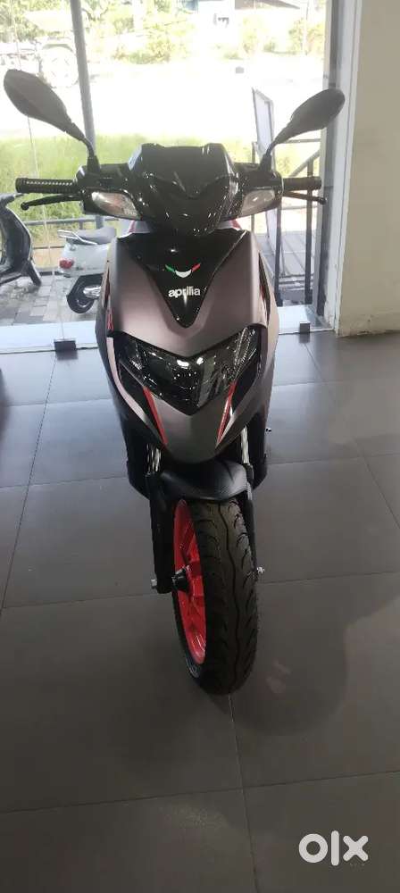 New model  aprilia 125 only pay 10000