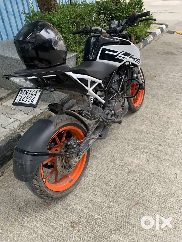 Duke 200 at low cost at 160000 let's talk price may drop