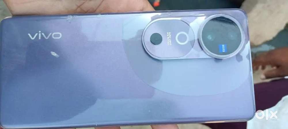VIVO.  V40
