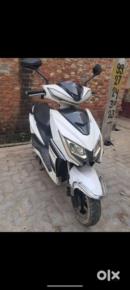 Remark battery wali scooty very good condition