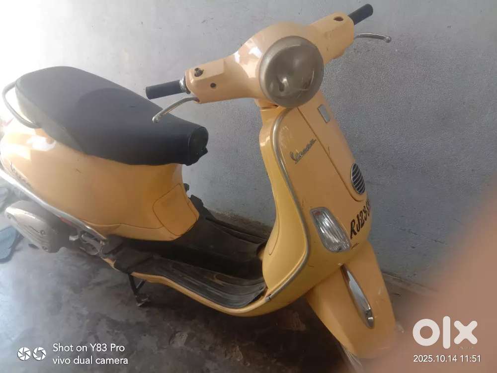 Vespa scooter 2013