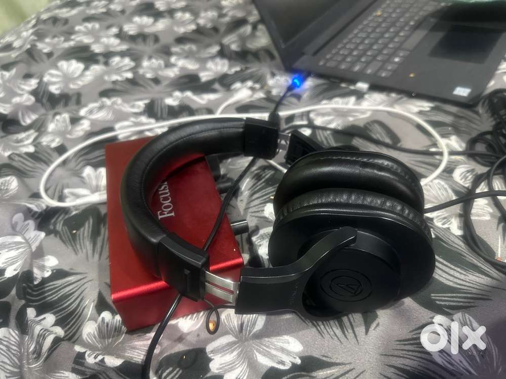 Studio headphones audio technica