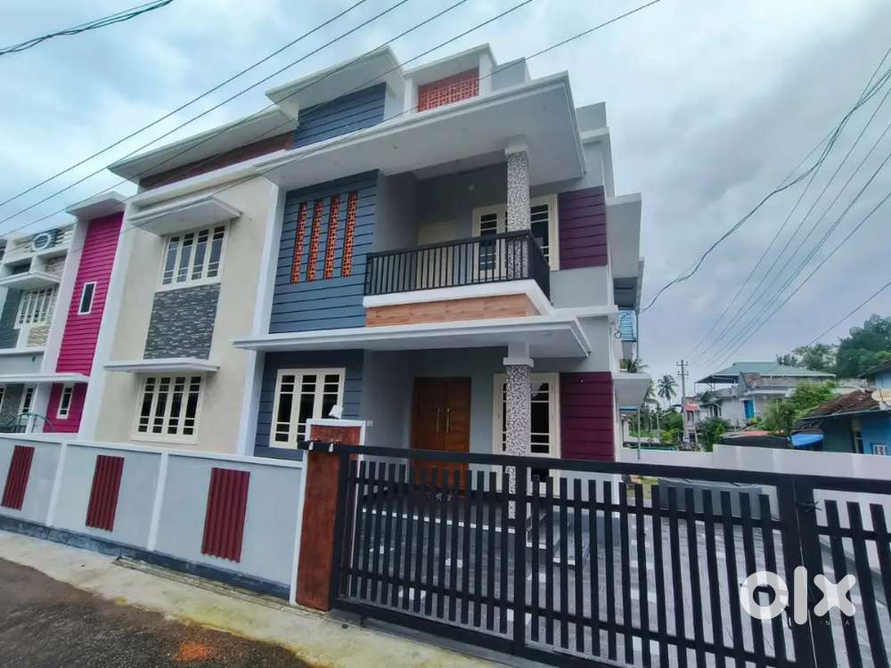 തൃശൂർ പെരുവൻകുളങ്ങരയിൽ പുതിയ വീട് വില്പനയ്ക്ക്
