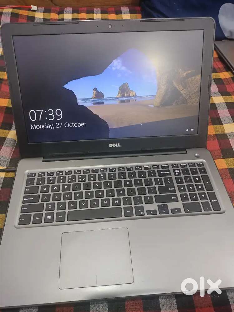 Dell Inspiron i3 6th gen very neat condition