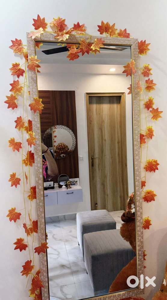 Wall mirror