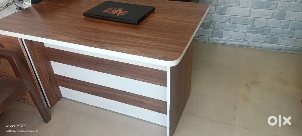 Office table