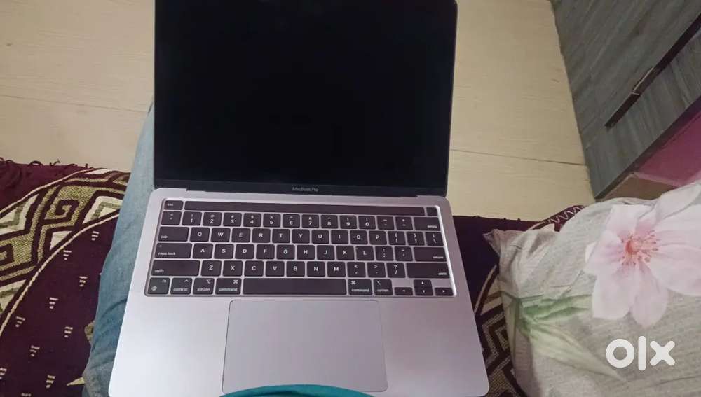 MacBook m1  8gb 256 model 2021
