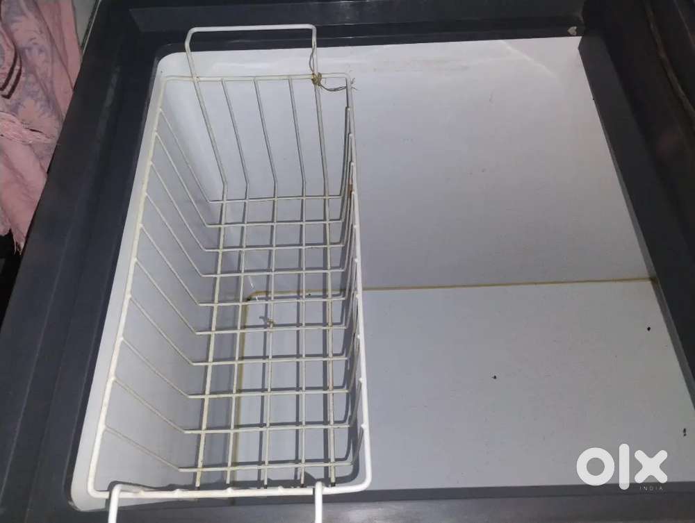Voltas Hard top Deep Fridger
