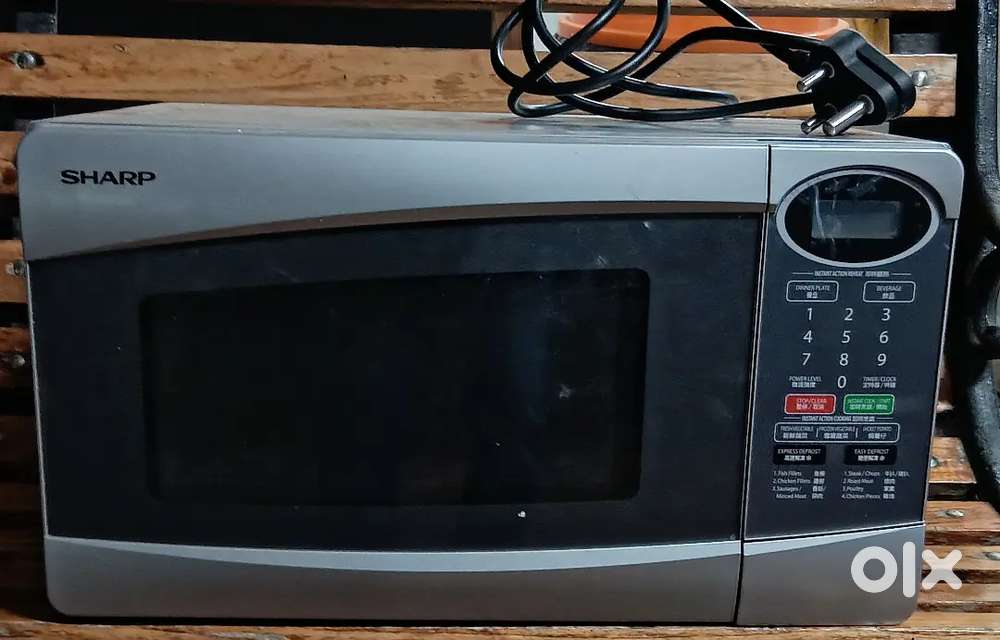 For Sale: Sharp Microwave Oven – Excellent Condition!