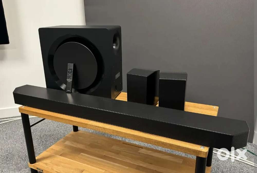 Samsung soundbar Q990D, one month old, Dolby Atmos, wifi, in warranty