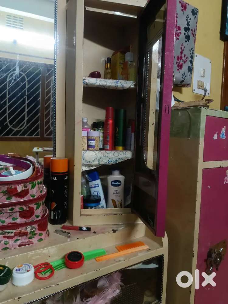Dressing table