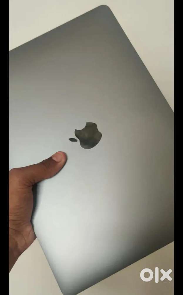 MACBOOK AIR M1  battery healthy - 95%