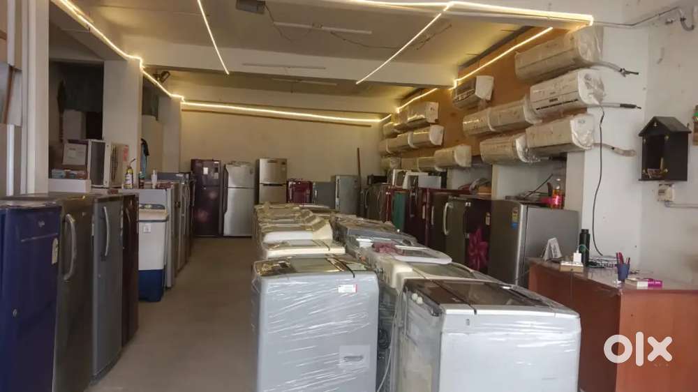 Second hand fridge showroom))/