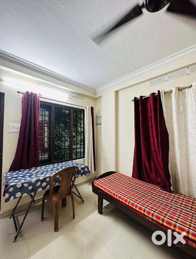 Furnished room for woman