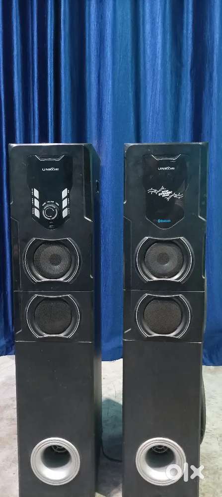 Dual Tower speaker and four 8 inch speaker