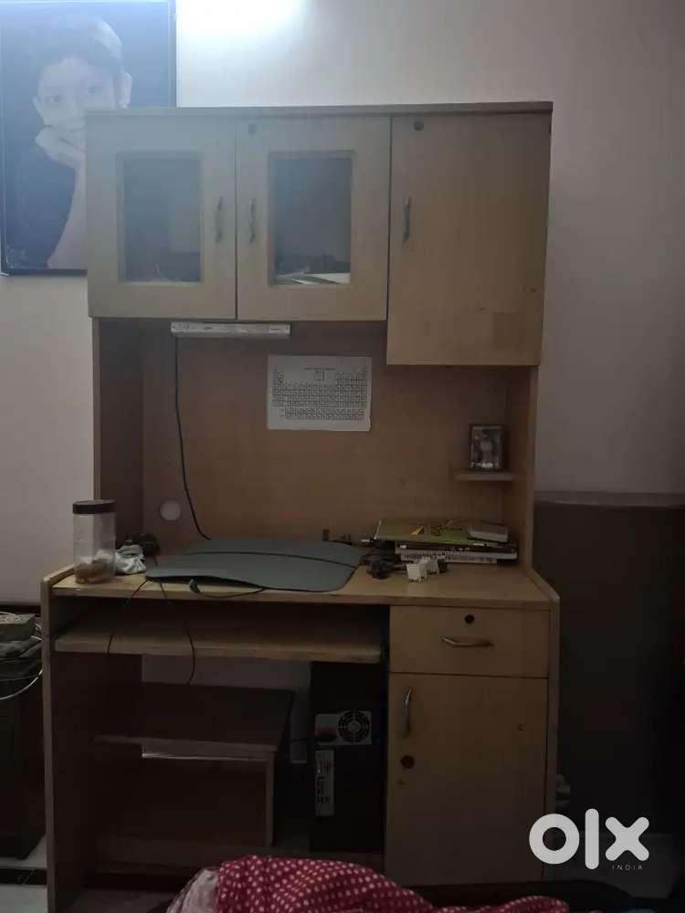 Computer table