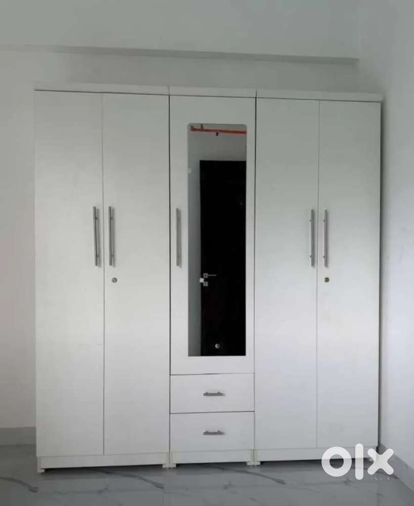 BRAND NEW EXCLUSIVE FURNITURE 5DOOR WARDROBE