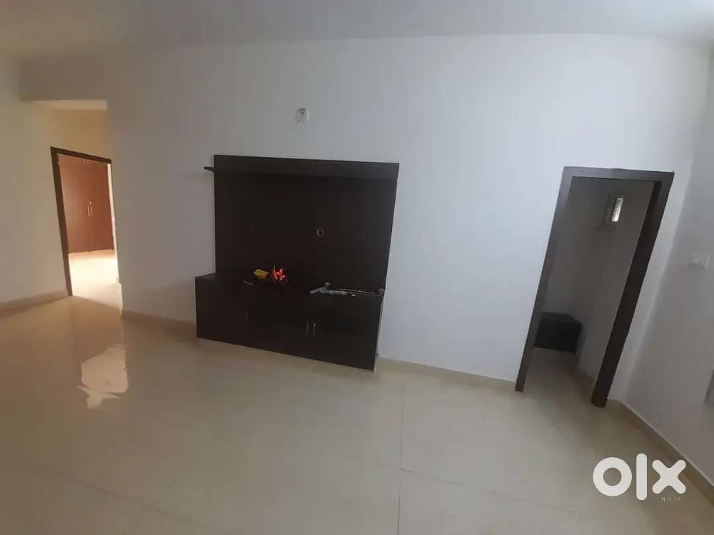 Premium 2BHK Semi-Furnished Flat  Bachelor Allowed