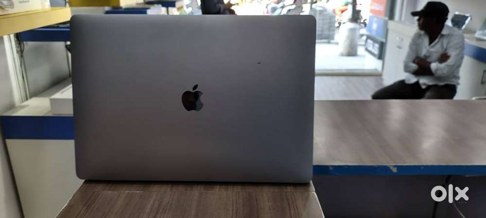 Apple MacBook Pro A1990 – i7 /16GB RAM/512GB SSD – Premium Performance