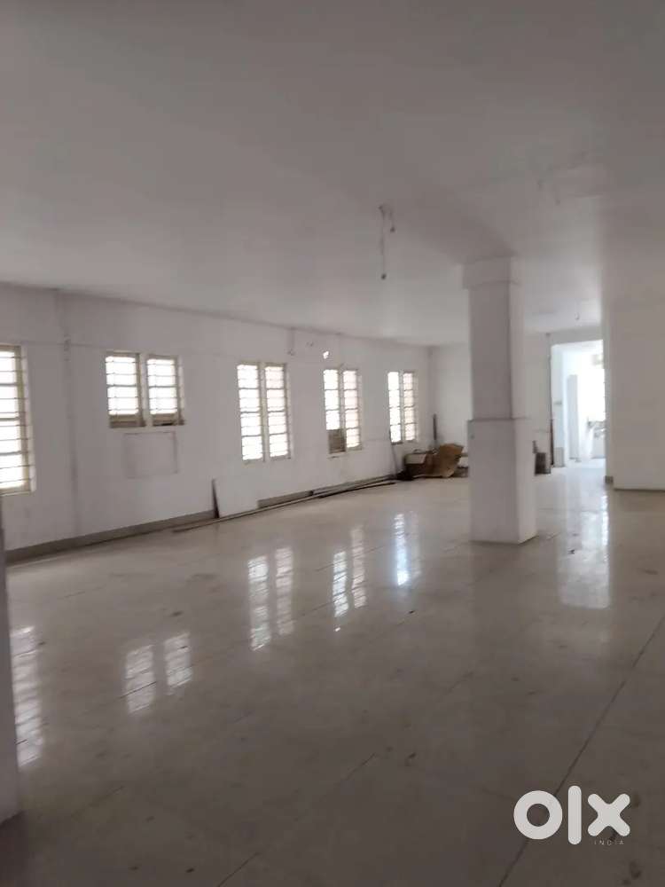 2000 sqft Road face office Rent
