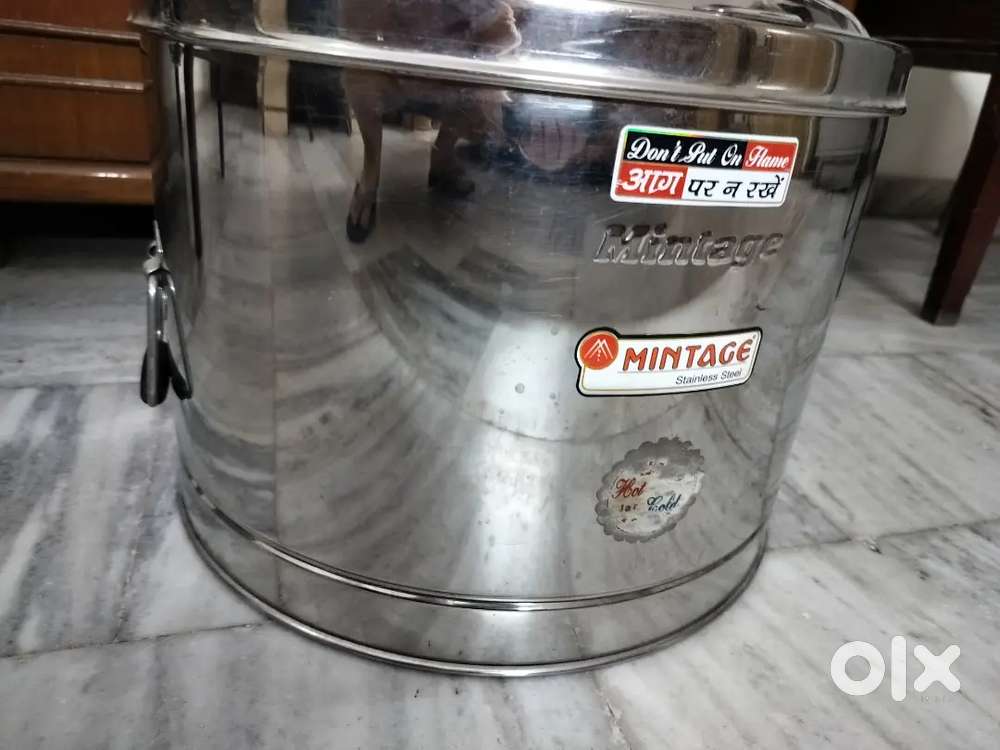 Hot Pot with Lid (5 AVAILABLE)