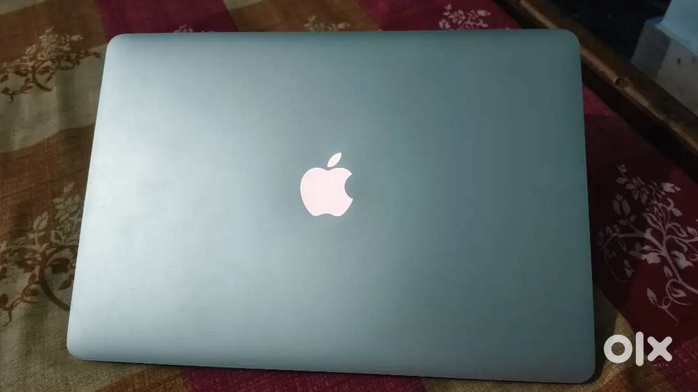 Apple leptop