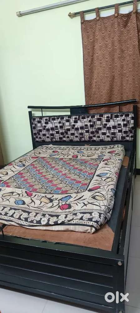 Detacheable hydrollic storage cot