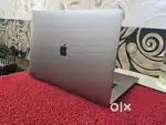 Apple Macbook Pro i7/16/512gb/5.5gb Graphics 15inch Retina Touchbar