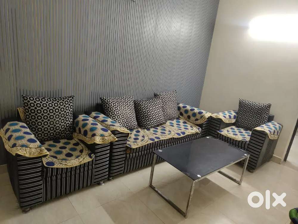 Sofa set with centre table