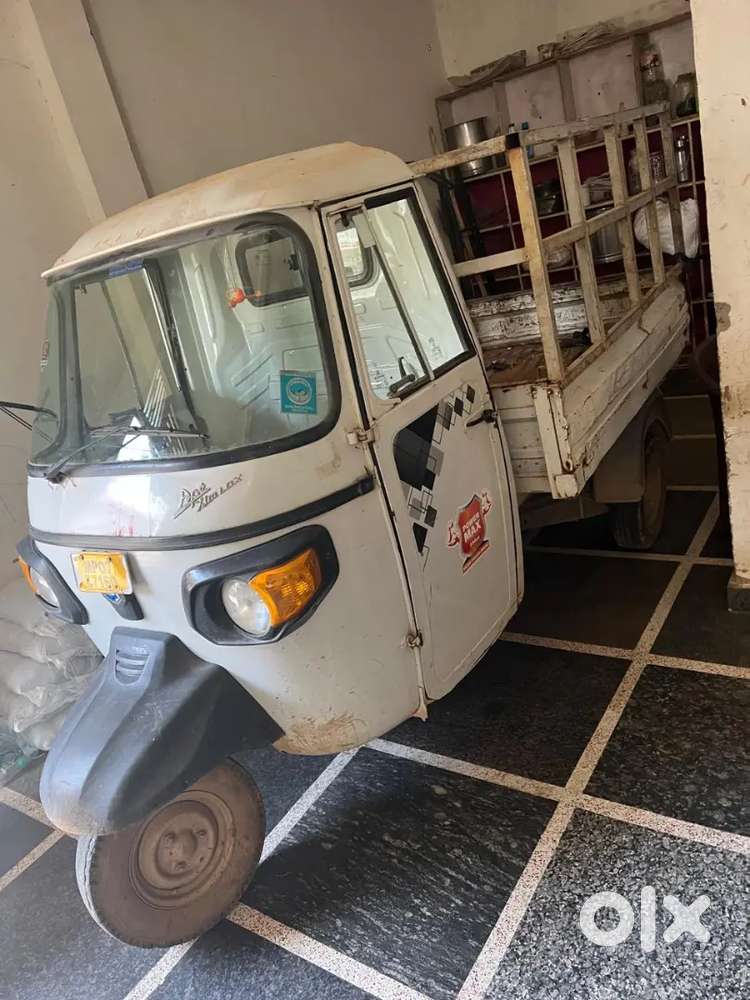 Ape Piaggio three wheeler loading