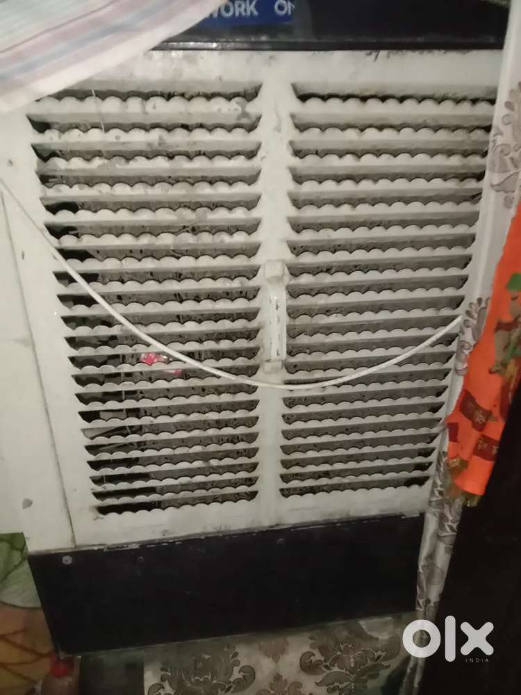 Lohe ki body ka cooler Hai 18 18 inch ki motor hai