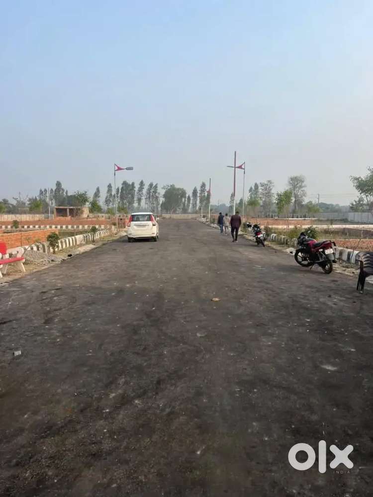 अमूल दूध डेरी के आगे प्लॉट खरीदे