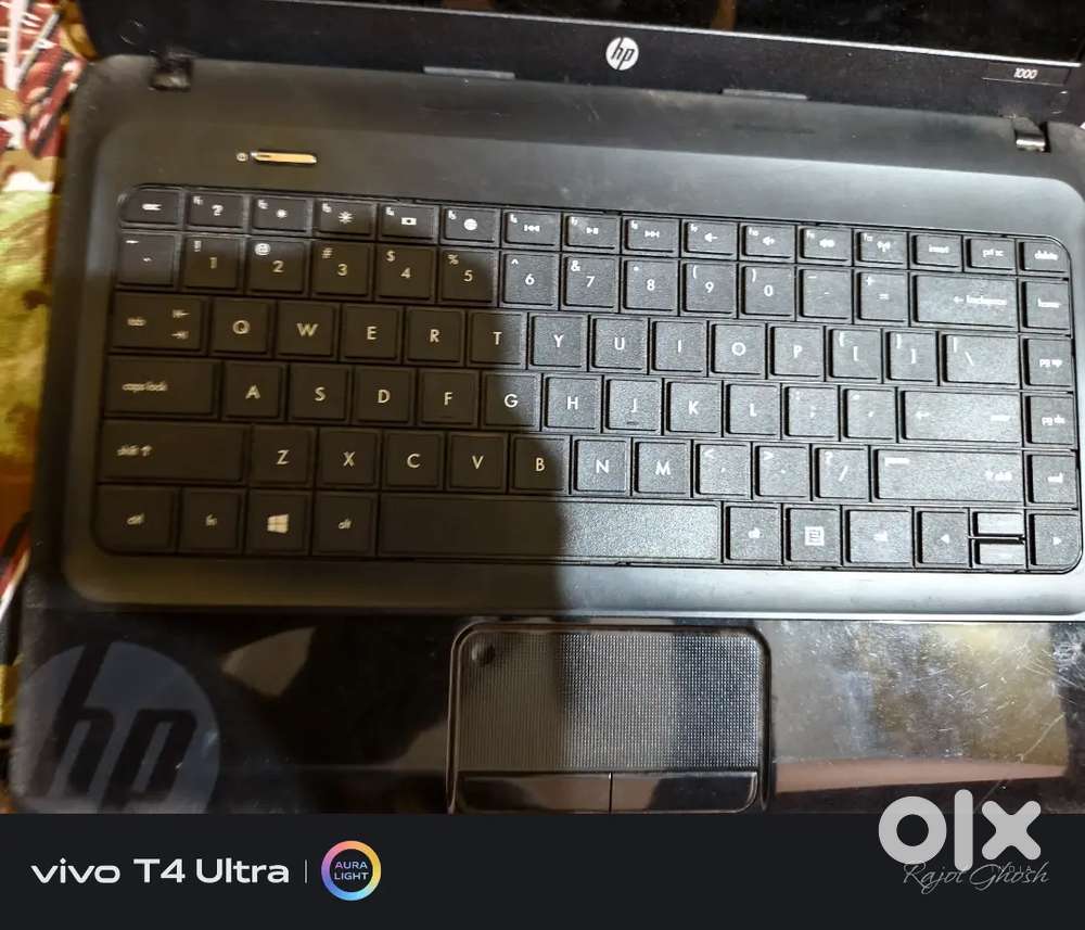 HP LAPTOP 2GB (DEFECT: BLACK SPOT ON SCREEN)