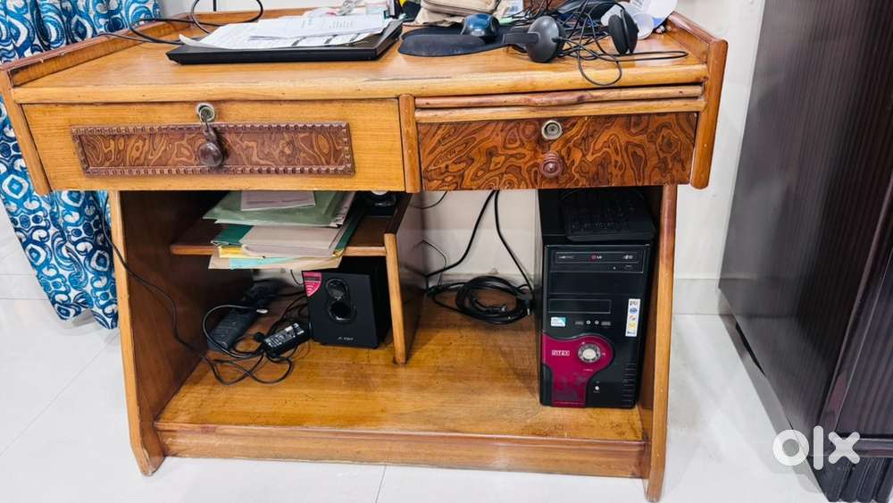 Solid Wooden Study / Computer Table – Excellent Condition  Kanpur