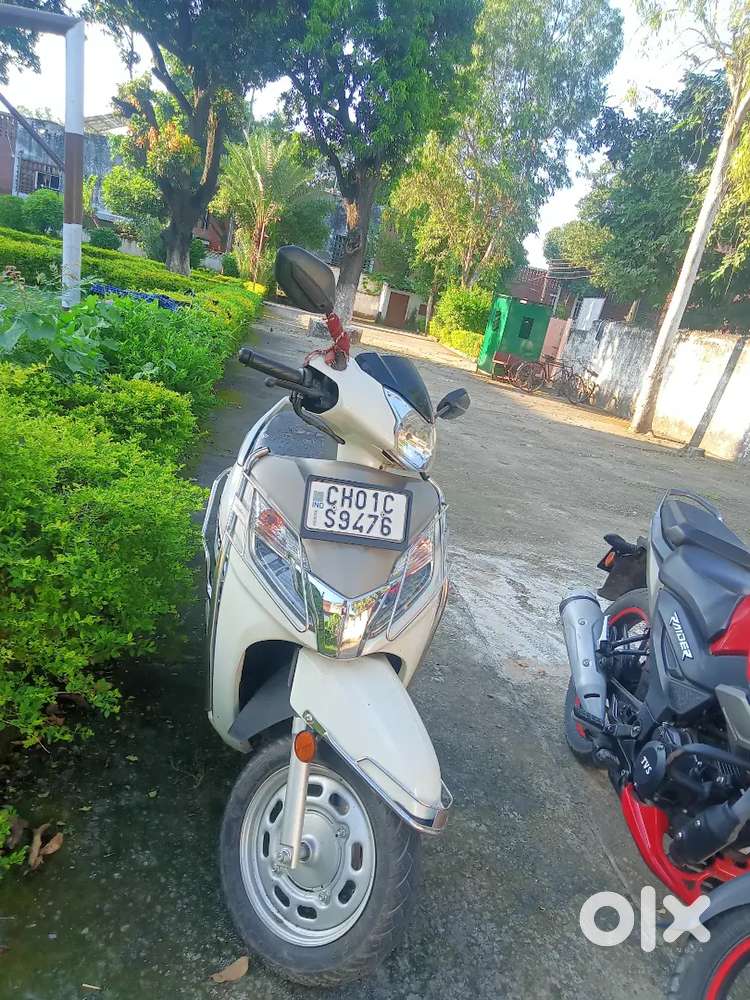 ACTIVA 125cc white colour