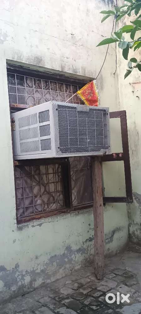 LG window AC 1.5 ton ok condition