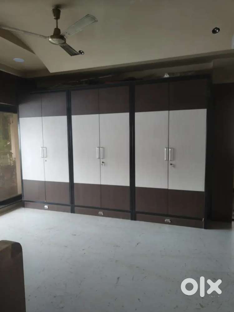 Foldable glass shelf wardrobe