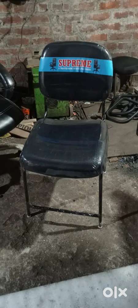Factory hai chair manufacturing  holl sell k kaam hai