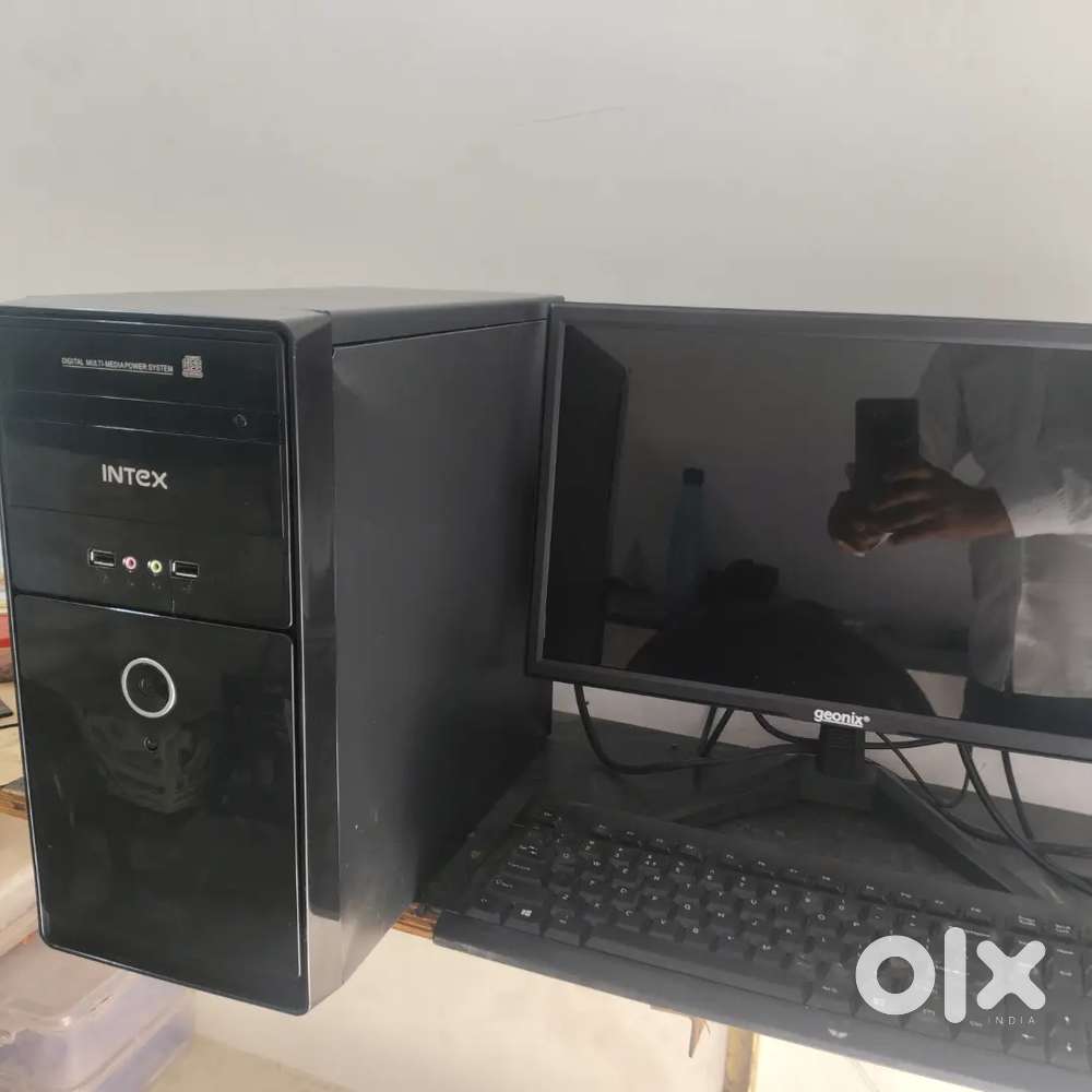 i5 2nd  4GB रैम 256 M.2 SSD 18.5 मॉनिटर win 11 वर्किंग वाईफ़ाई