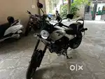 Avenger 220 Street Bike - Classic White