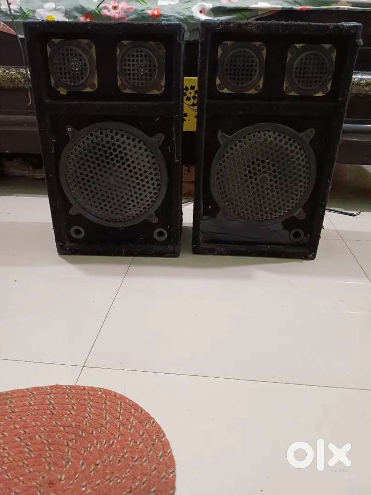 10 inchi kolam jisko lena hai contact Karen