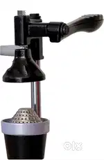 Hand press juicer