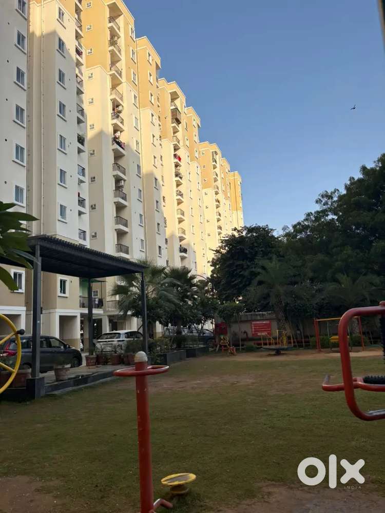 2 bhk unfurnished flat for rent only working boys and girls