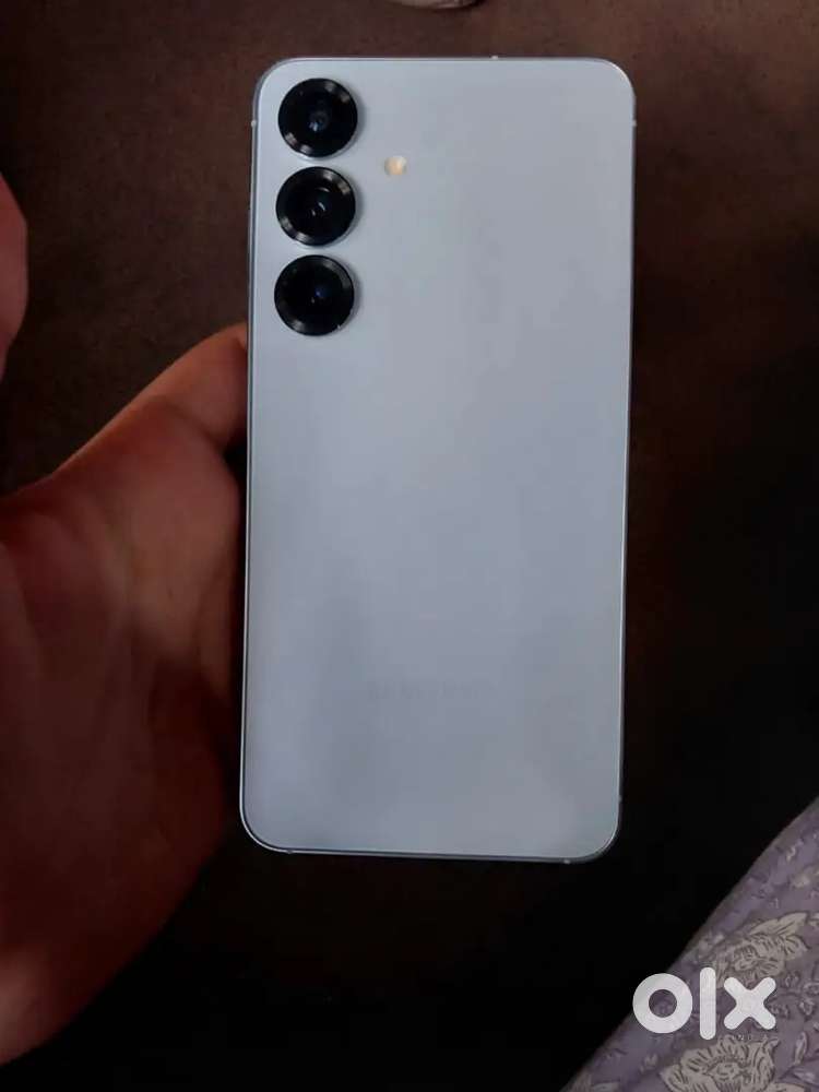 S25 (Icy Blue)12gb/256gb +charger + Bill. [CRACK IS ON TEMPERED GLASS]