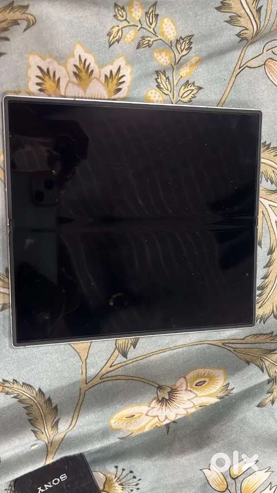 Samsung fold 7 1 month old