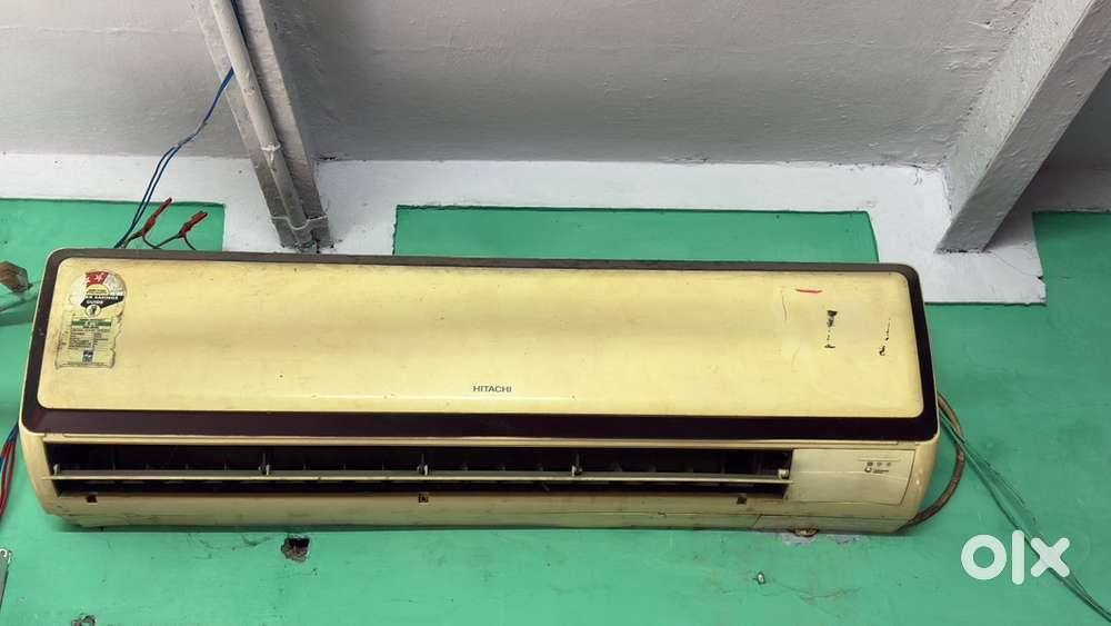 Hitachi  ac 5 year old argent sale