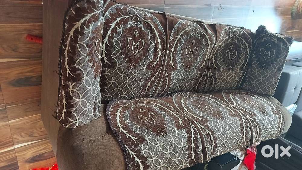 10 years old sofa set.
